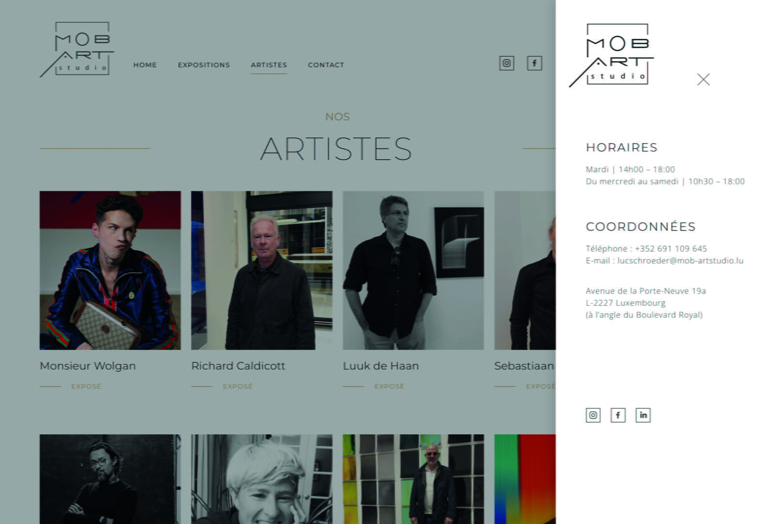 La page du site web de MOB ART Studio affiche les portraits et les noms des artistes, avec une barre latérale indiquant le logo du studio, les heures d'ouverture, les informations de contact et l'adresse au Luxembourg. Le menu principal et les vignettes des artistes sont visibles.