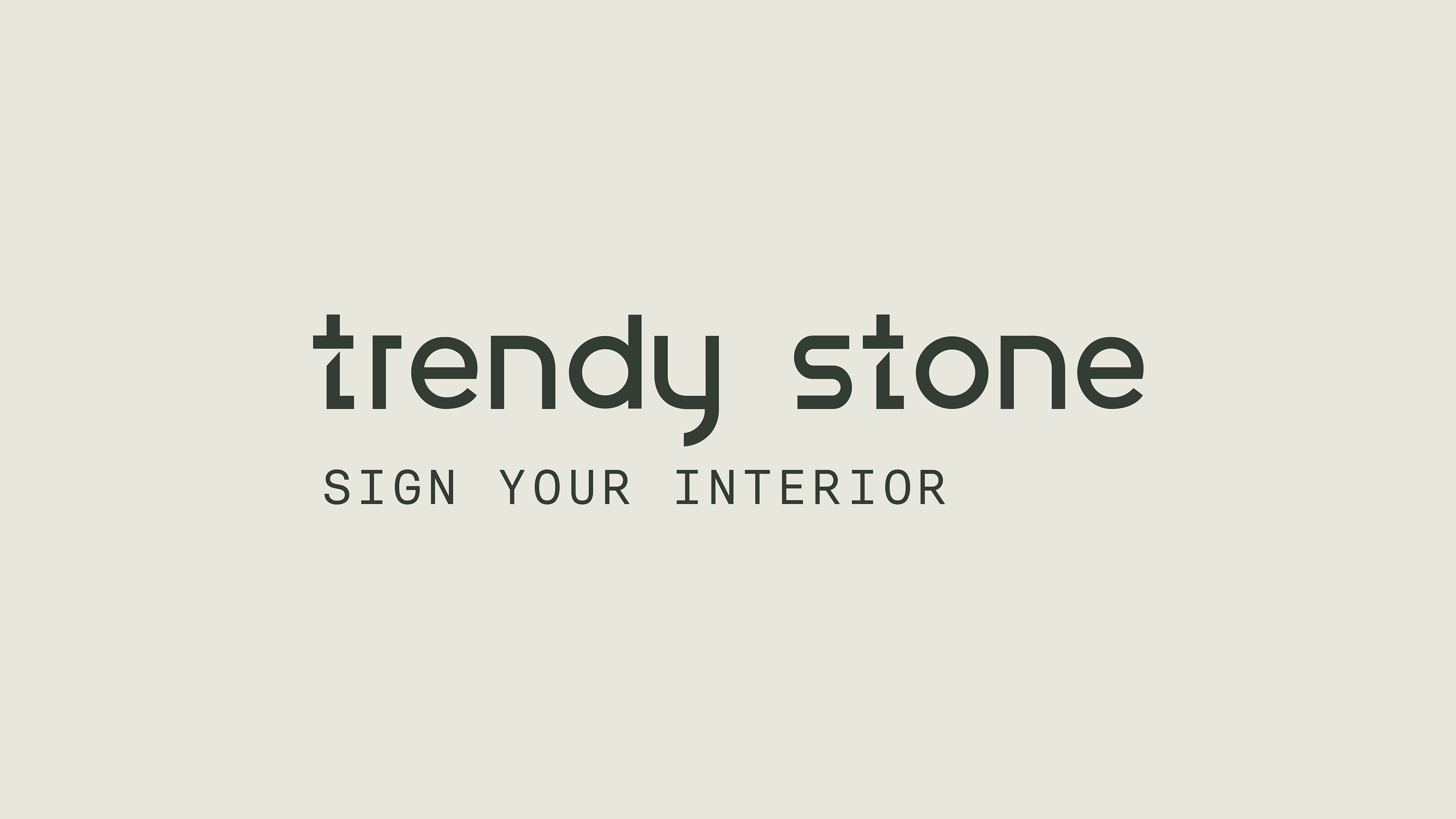 Reprise du logo de Trendy Stone, avec une police de caractères moderne en minuscules au-dessus du slogan SIGN YOUR INTERIOR en majuscules, sur un fond beige clair - idéal pour le web ou l'impression.