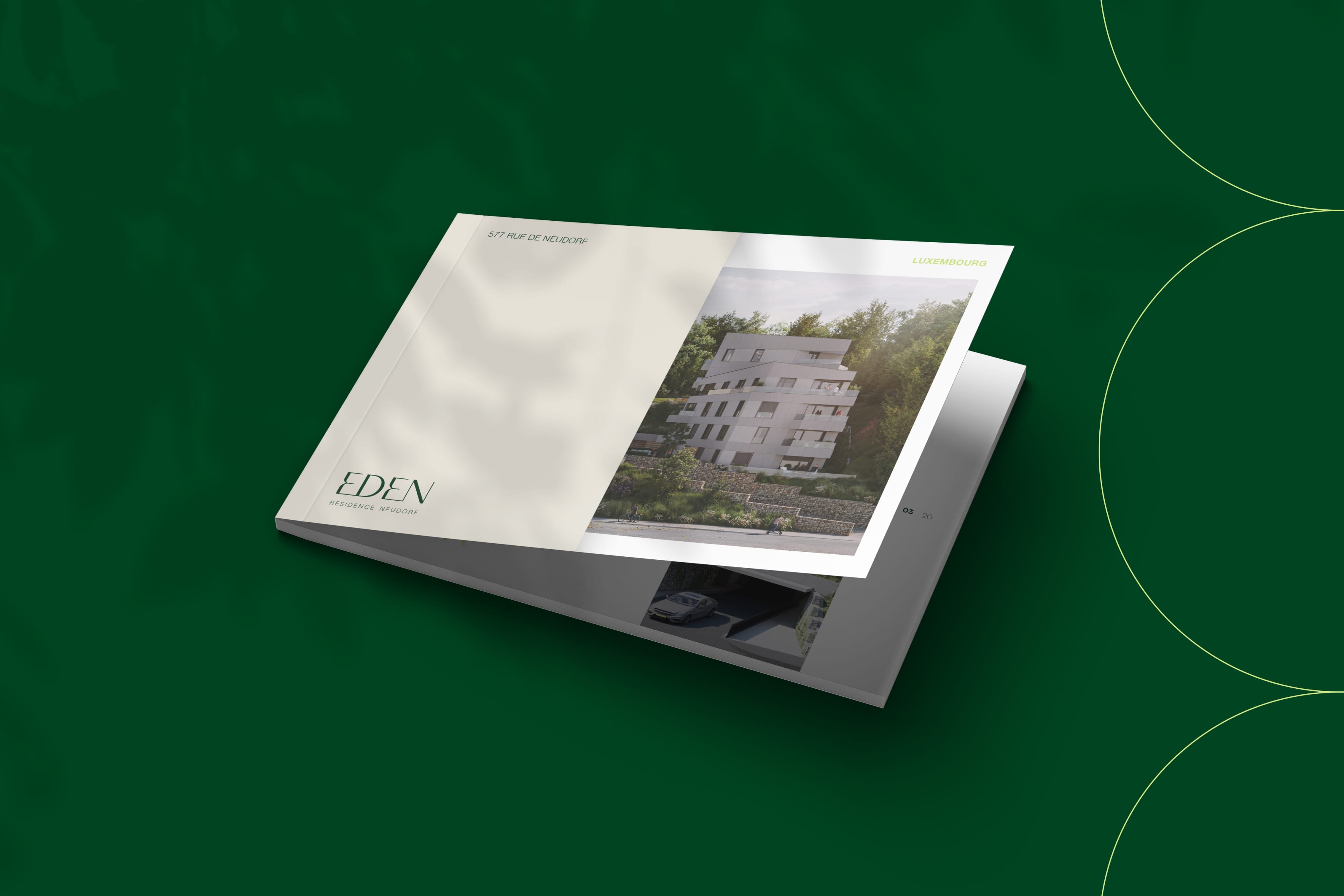 Une brochure portant le titre EDEN sur un fond vert foncé, avec une image d'un immeuble d'appartements moderne et blanc entouré d'arbres et de verdure.
