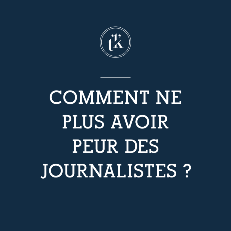 On peut lire, en lettres blanches sur fond bleu foncé : « Comment ne plus avoir peur des journalistes ? ». Un petit logo circulaire comportant les lettres « tk » apparaît en haut.