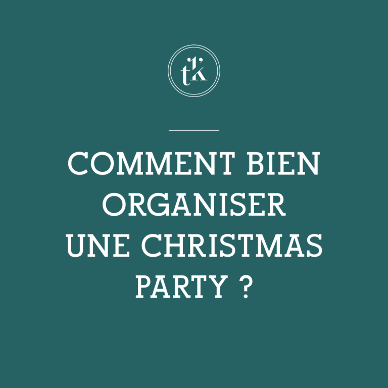 On peut lire, en lettres blanches sur fond bleu sarcelle : « COMMENT BIEN ORGANISER UNE FÊTE DE NOËL ? », avec un logo circulaire comportant les lettres « t k » en haut.